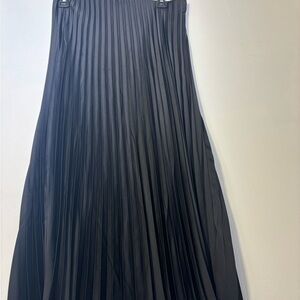 Women’s J. Crew Gwyneth pleated Black skirt Size Small